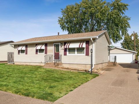 Tiny photo for 1724 W 69th St Street, Davenport, IA 52806 (MLS # 100000319)