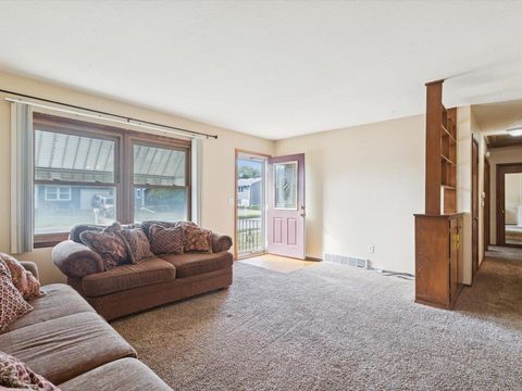 Tiny photo for 1724 W 69th St Street, Davenport, IA 52806 (MLS # 100000319)