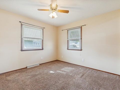 Tiny photo for 1724 W 69th St Street, Davenport, IA 52806 (MLS # 100000319)