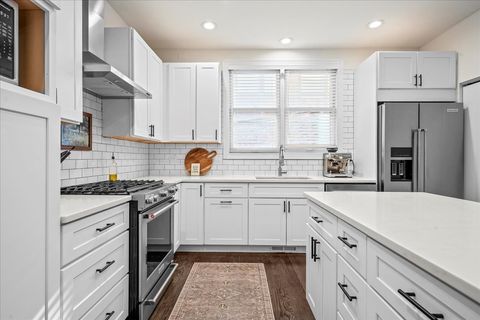 Tiny photo for 1960 N Seminary Avenue #B, Chicago, IL 60614 (MLS # 12554417)