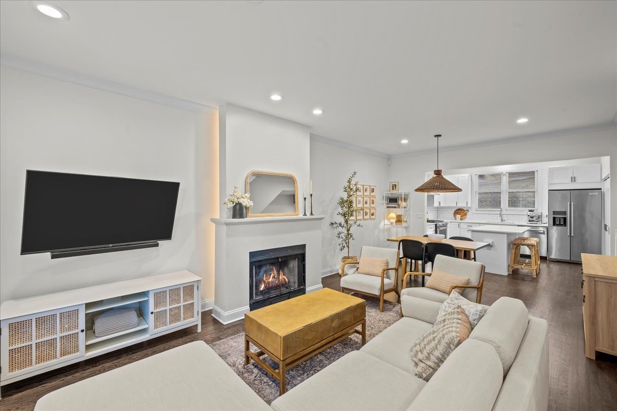 1960 N Seminary Avenue B