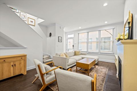 Tiny photo for 1960 N Seminary Avenue #B, Chicago, IL 60614 (MLS # 12554417)