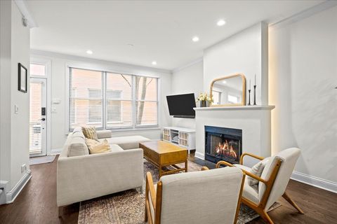 Tiny photo for 1960 N Seminary Avenue #B, Chicago, IL 60614 (MLS # 12554417)