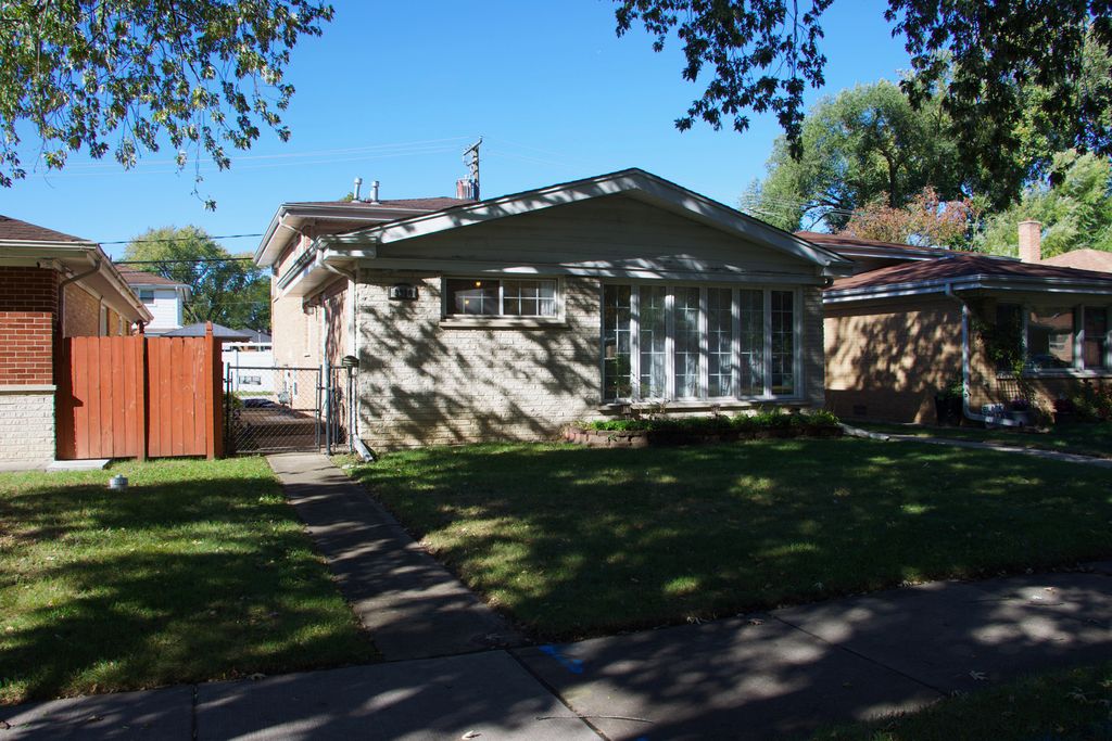 Photo for 9910 Crawford Avenue, Skokie, IL 60076 (MLS # 12500477)