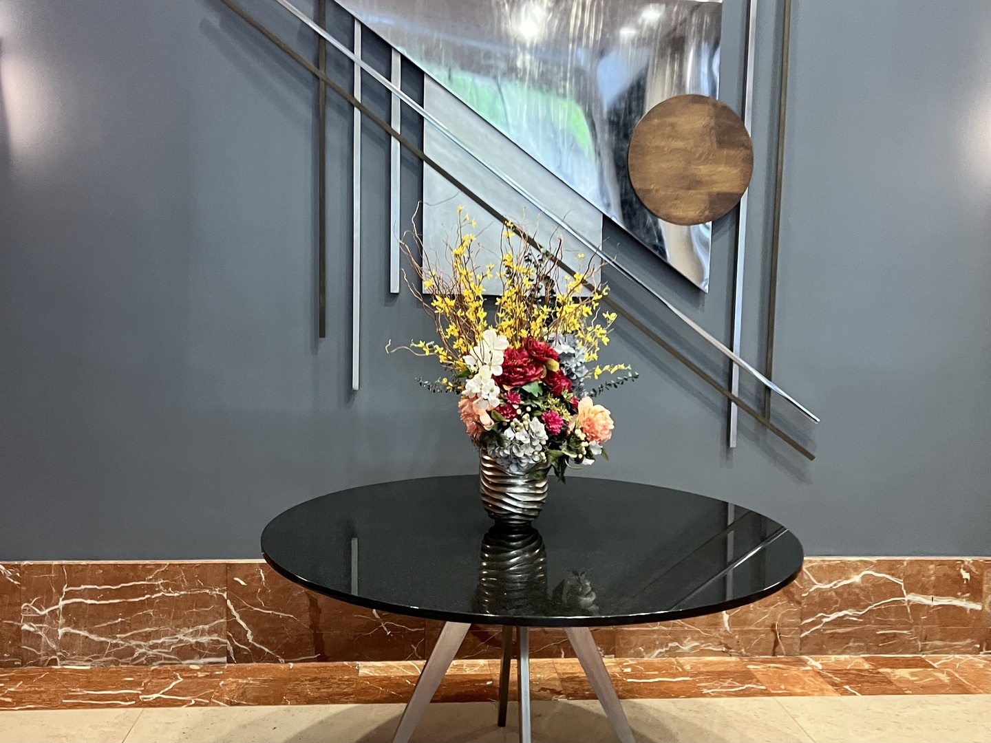 211 E OHIO Street 809