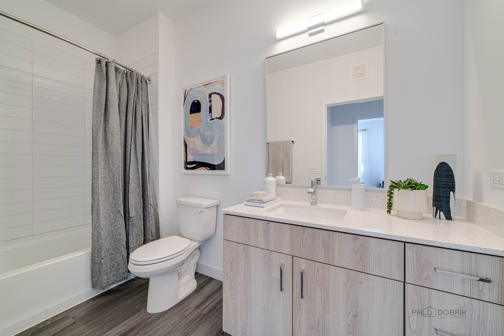 Vernon Hills, Illinois 60061, United States, 2 Bedrooms Bedrooms, ,2 BathroomsBathrooms,Residential,Active,239232