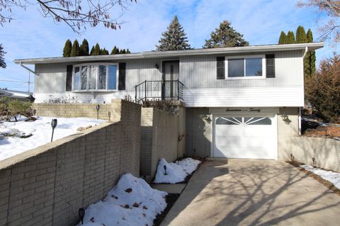 Photo of 1720 E Lawn Drive, Savanna, IL 61074 (MLS # 100000047)