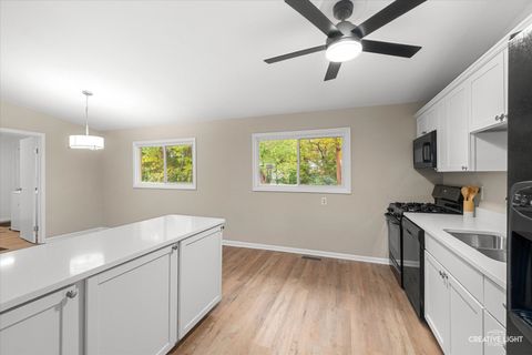 Tiny photo for 781 N Elmwood Drive, Aurora, IL 60506 (MLS # 12501622)