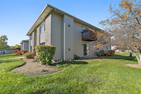 Tiny photo for 480 WESTWOOD Court #C, Crystal Lake, IL 60014 (MLS # 12513282)