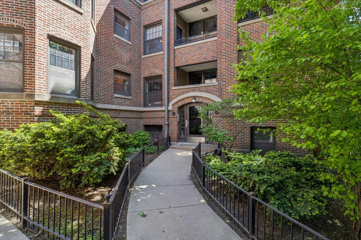 916 W Schubert Avenue 3