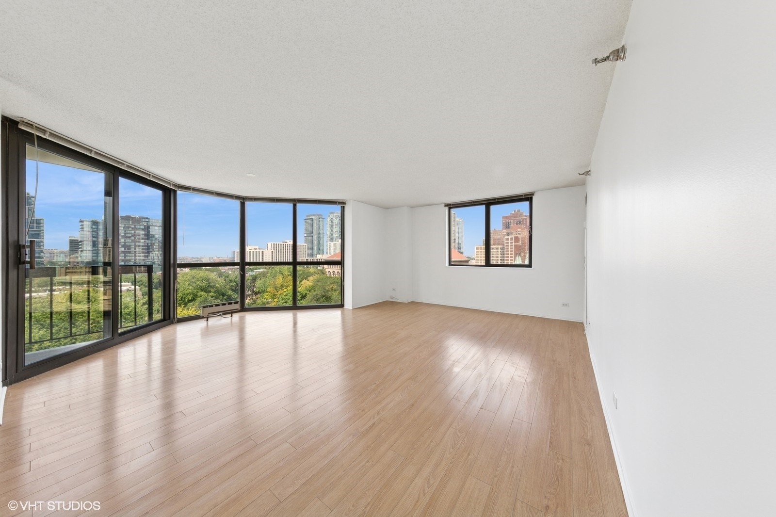 33 W Delaware Place 10K
