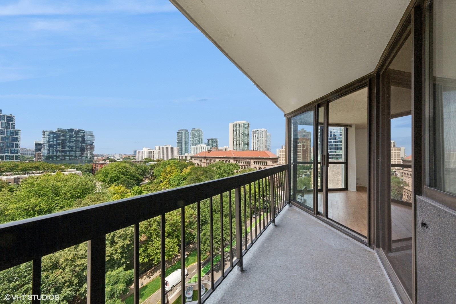 33 W Delaware Place 10K