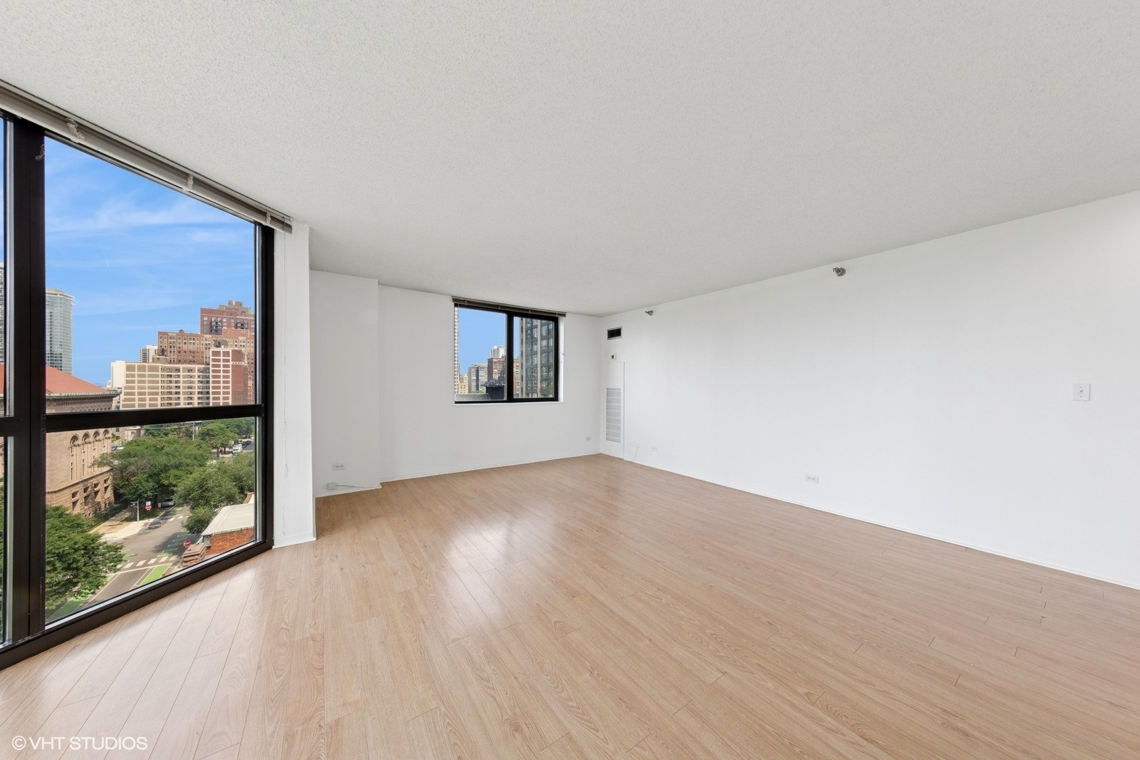 33 W Delaware Place 10K