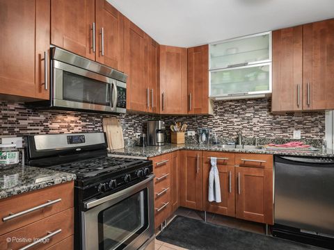 Tiny photo for 2067 W Farwell Avenue #3S, Chicago, IL 60645 (MLS # 12583416)