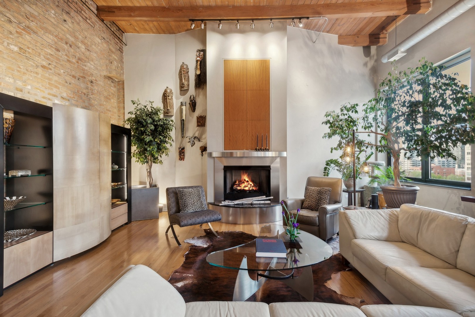 525 W Superior Street 626