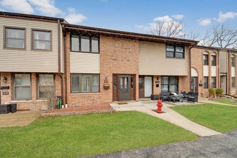 Photo of 7666 S 88th Court, Justice, IL 60458 (MLS # 12592624)