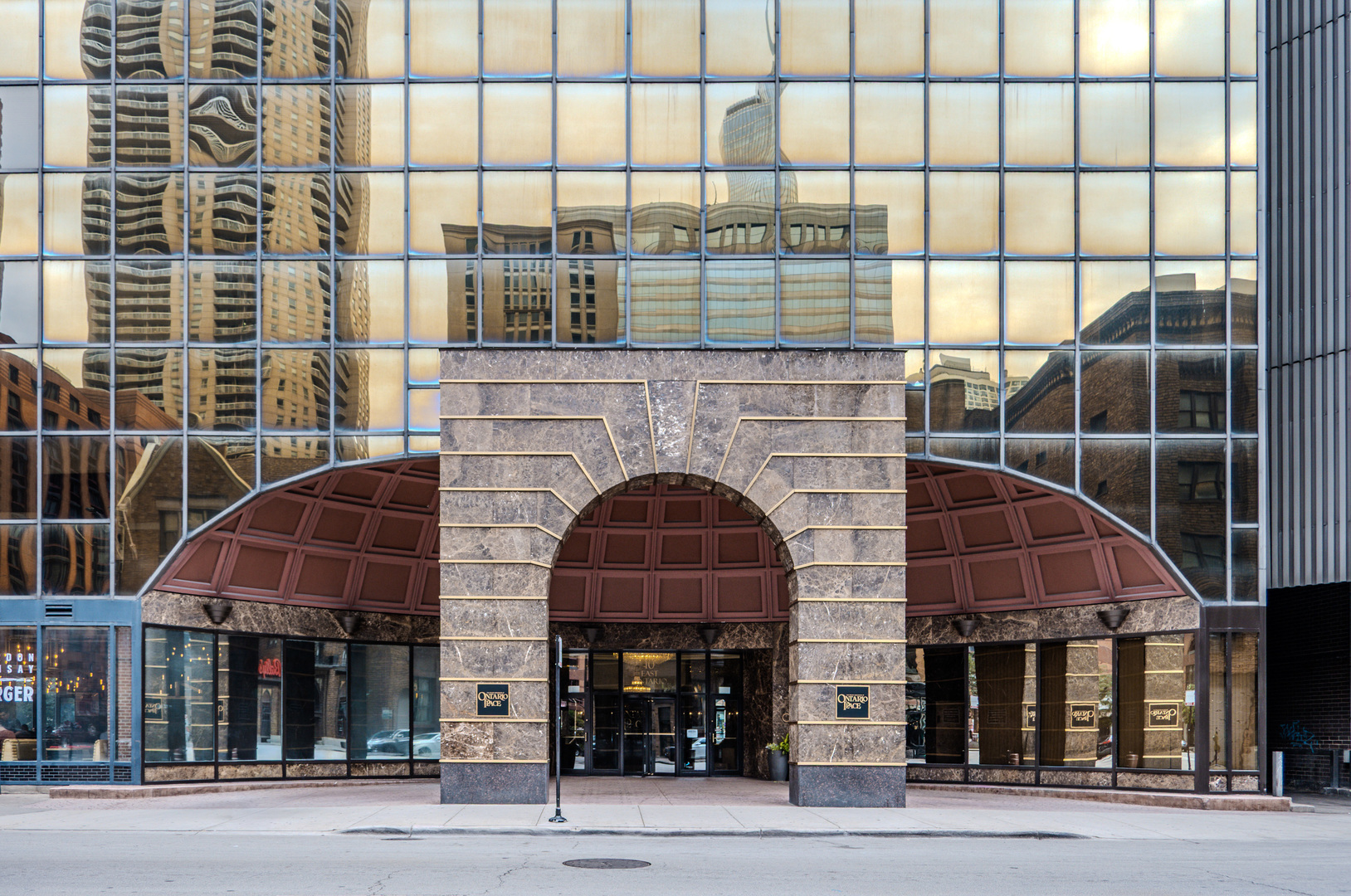 10 E ONTARIO Street 1208
