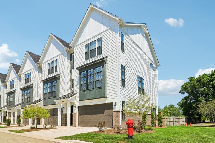 Photo 1 of 8 — 720 Thayer Street C1, Deerfield, IL 60015