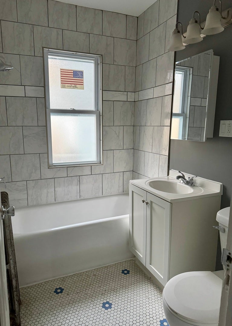 2456 W Lithuanian Plaza Court