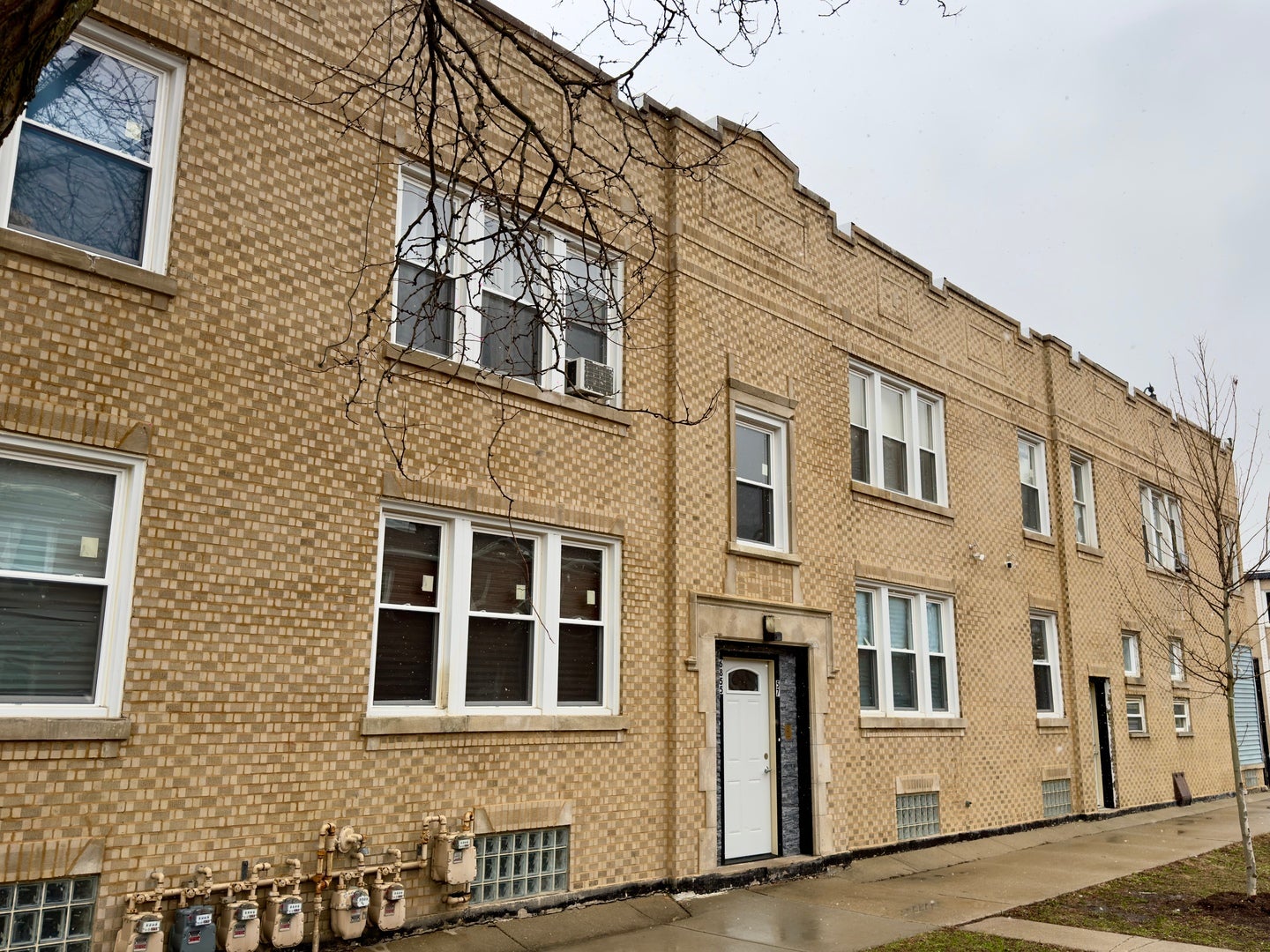 2456 W Lithuanian Plaza Court