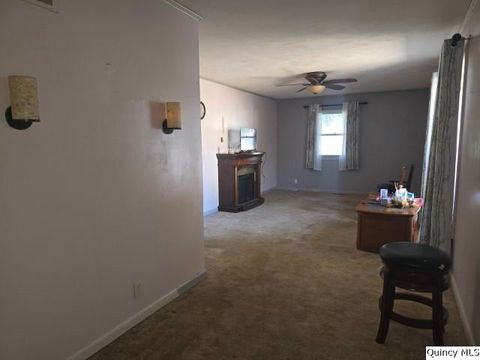 Tiny photo for 705 S Washington, Carthage, IL 62321 (MLS # 12445209)
