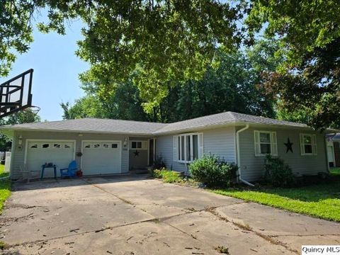Tiny photo for 705 S Washington, Carthage, IL 62321 (MLS # 12445209)
