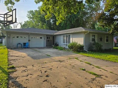 Tiny photo for 705 S Washington, Carthage, IL 62321 (MLS # 12445209)