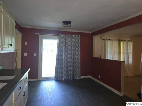 Tiny photo for 705 S Washington, Carthage, IL 62321 (MLS # 12445209)