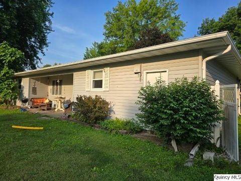 Tiny photo for 705 S Washington, Carthage, IL 62321 (MLS # 12445209)