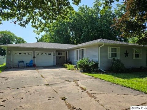 Photo of 705 S Washington, Carthage, IL 62321 (MLS # 12445209)
