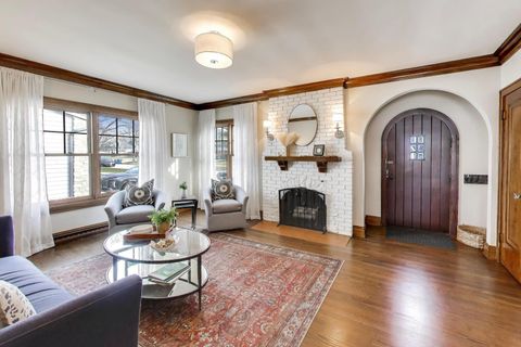 Tiny photo for 277 E Oneida Avenue, Elmhurst, IL 60126 (MLS # 12586202)