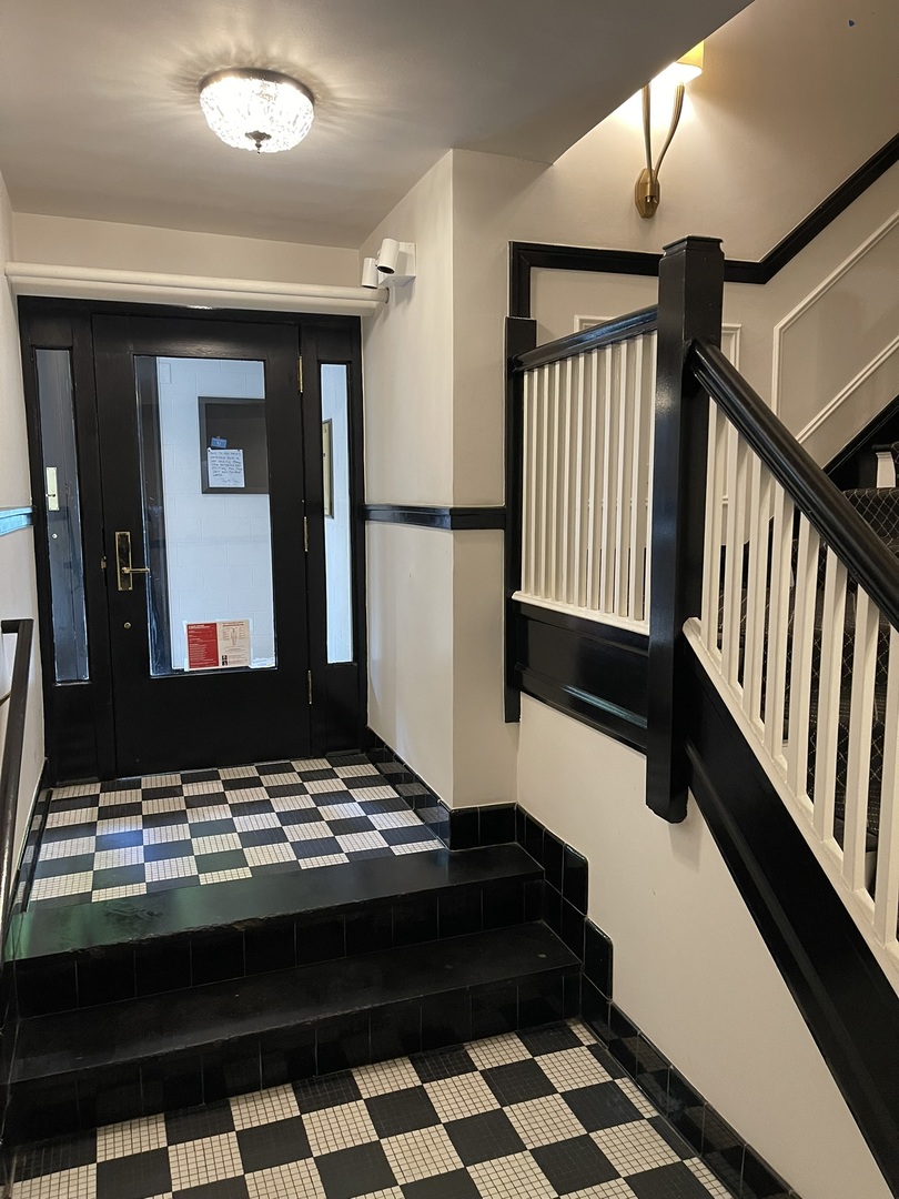 405 W Briar Place CG