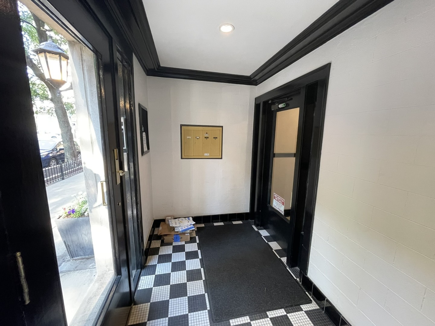 405 W Briar Place CG