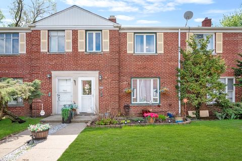 7511 N BELL Avenue B Chicago IL 60645