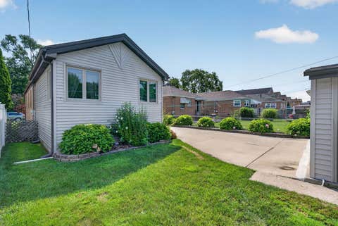 Tiny photo for 9628 S Utica Avenue, Evergreen Park, IL 60805 (MLS # 12725384)