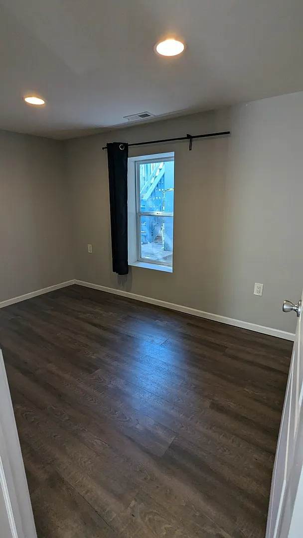 1629 W Beach Avenue 1R