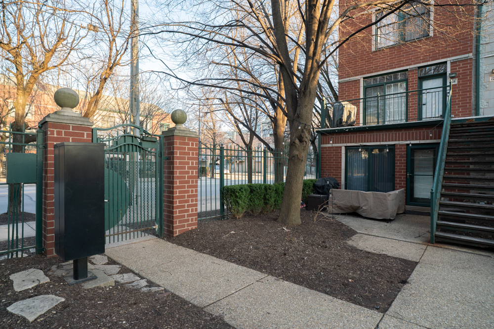 1812 S CLARK Street 16
