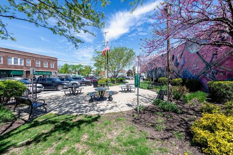 Tiny photo for 3302 Kenilworth Avenue #404, Berwyn, IL 60402 (MLS # 12531379)