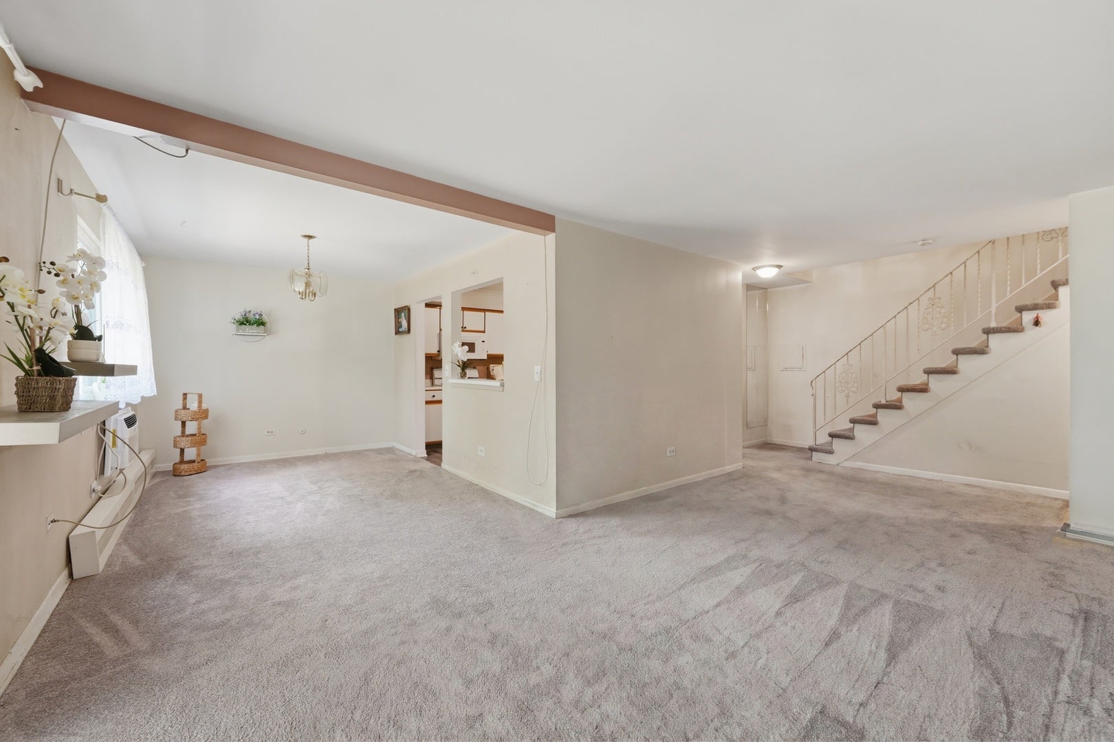 6 E Lillian Avenue 2B