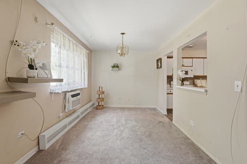 Tiny photo for 6 E Lillian Avenue #2B, Arlington Heights, IL 60004 (MLS # 12724056)