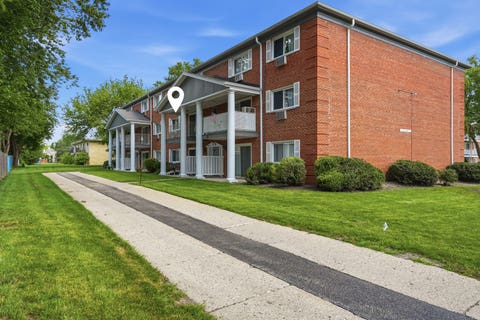 Tiny photo for 6 E Lillian Avenue #2B, Arlington Heights, IL 60004 (MLS # 12724056)
