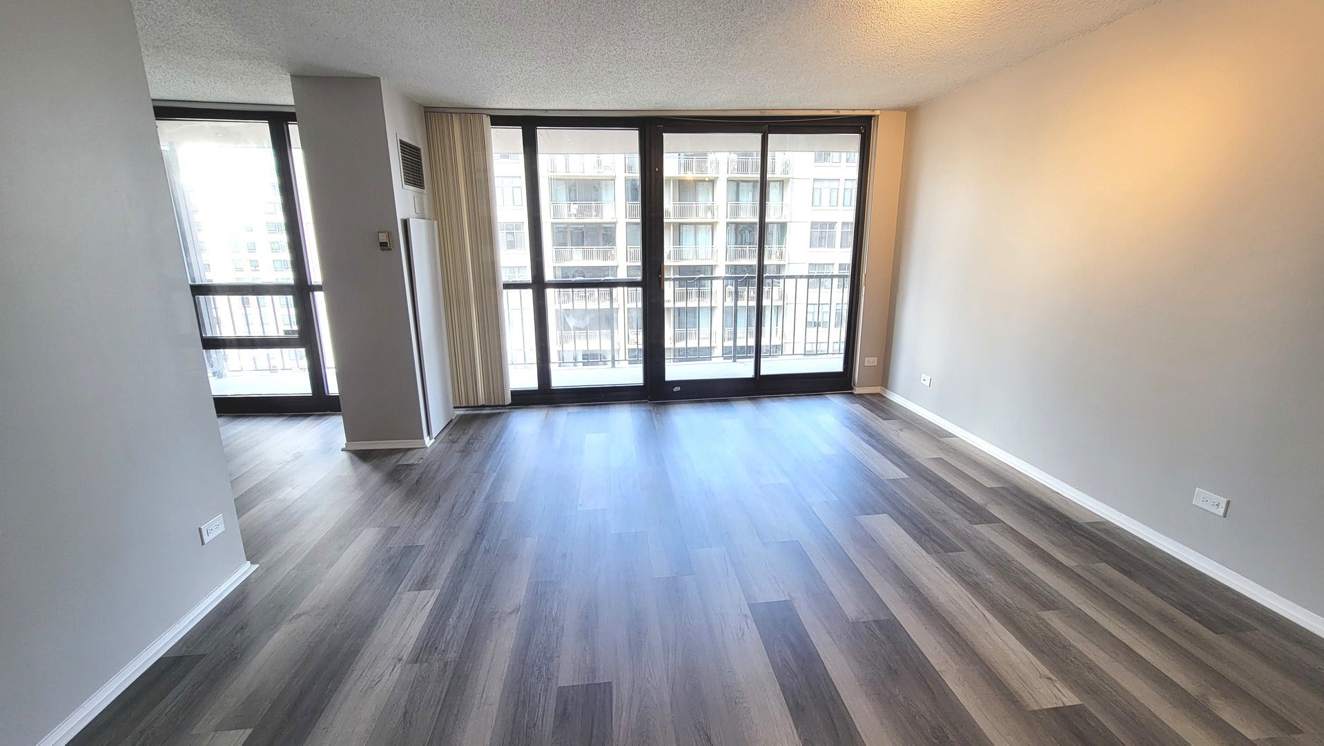 10 E Ontario Street 2406