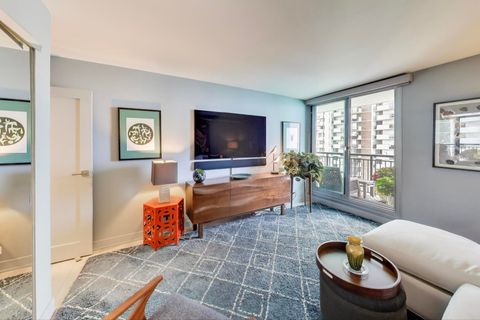 Tiny photo for 6007 N SHERIDAN Road #12B, Chicago, IL 60660 (MLS # 12511005)