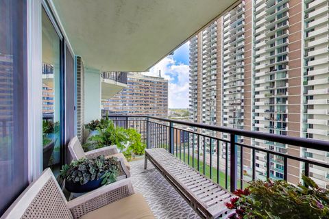 Tiny photo for 6007 N SHERIDAN Road #12B, Chicago, IL 60660 (MLS # 12511005)