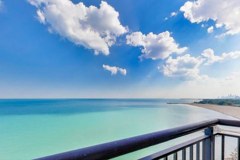 Tiny photo for 6007 N SHERIDAN Road #12B, Chicago, IL 60660 (MLS # 12511005)