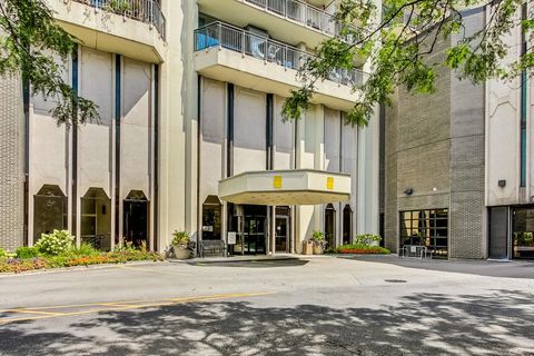 Tiny photo for 6007 N SHERIDAN Road #12B, Chicago, IL 60660 (MLS # 12511005)