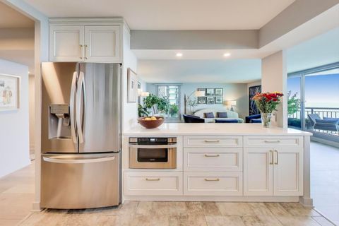 Tiny photo for 6007 N SHERIDAN Road #12B, Chicago, IL 60660 (MLS # 12511005)