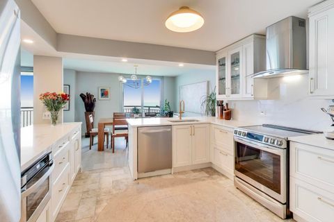 Tiny photo for 6007 N SHERIDAN Road #12B, Chicago, IL 60660 (MLS # 12511005)