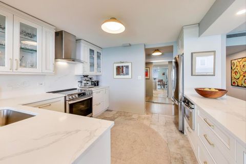 Tiny photo for 6007 N SHERIDAN Road #12B, Chicago, IL 60660 (MLS # 12511005)