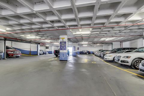 Tiny photo for 6007 N SHERIDAN Road #12B, Chicago, IL 60660 (MLS # 12511005)